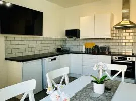 Granada Apartments Holmfield Rd