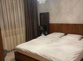 ROOM IN A PRIVATE HOUSE - 5 min from THERME and AIRPORT，位于Corbeanca的酒店
