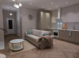 Mere Apartment - Private Yard, Sauna and Pet Friendly