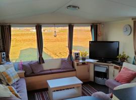 M&C Caravan Hire Sunnysands，位于巴茅思的露营地