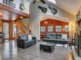 Bushkill Home with Resort Amenities about 8 Mi to Slopes