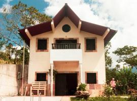 Casa Loma Comfy vacation home on the mountain with a view，位于佛罗里达布兰卡的度假屋