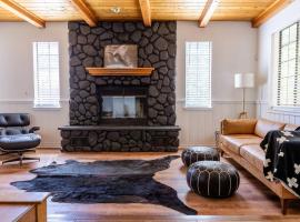 Apres-Ski Chalet Mt High Wrightwood Ski Resort，位于赖特伍德的酒店