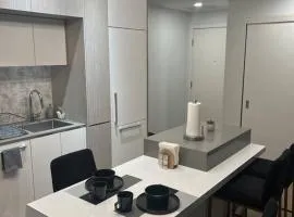 Luxury Downtown Escape Pool & Free Parking