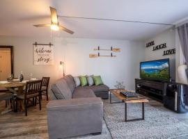 Maui Makai Condo - Completely renovated 1 bedroom 1 bath condo, just steps away from Kahana Beach，位于卡哈纳的酒店