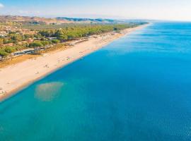 Villaggio Porto Rhoca，位于斯奎拉切的酒店