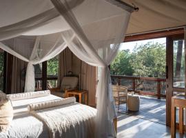Tuli Safari Lodge Mashatu，位于Lentswelemoriti的带泳池的酒店