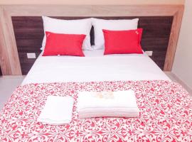 Canarias Hotel，位于圣洛伦索的酒店