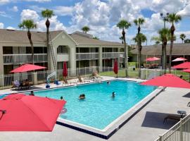 Pool - WiFi - Parking - Best Location !，位于基西米的公寓