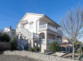 Gorgeous Apartment In Vantacici With Kitchen