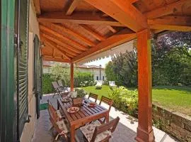 Villa Daniela con giardino privato recintato e barbecue, vicino alla spiaggia