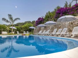 Arcaloro Resort Rooms Luna，位于SantʼAngelo di Brolo的酒店