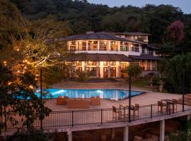 Indra Manel Family Holiday Resort Kandy，位于康提的度假村