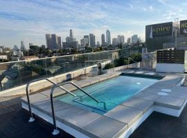 Luxury Downtown Los Angeles Penthouse Condo with Skyline Views，位于洛杉矶的ä½å®¿åŠ æ—©é¤æ—…é¦†