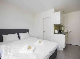 Urban Oasis with Queen Bed and View BE-33