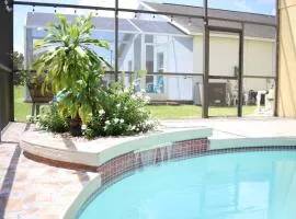 NEW Sunny Escape! Enjoy TV by your Private Pool Mins from Disney