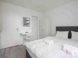 Urban Oasis with Queen Bed and View BE-42