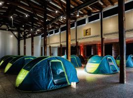Indoor Camping Helsinki，位于赫尔辛基的露营地