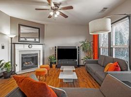 Family Fun Entire 4BR Private Home I-85 Access，位于德卢斯的酒店