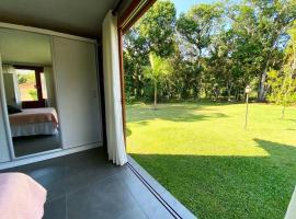 Casa em condomínio Rural - agradável e tranquilo，位于Araquari的酒店