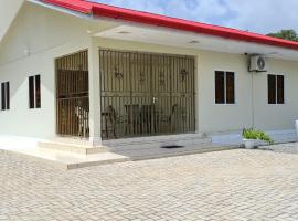 Kapowlito Real Estate Casa #1 Mon Plaisirweg，位于帕拉马里博的酒店