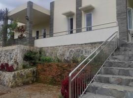 Villa BNA Curug Nangka Taman Sari Bogor，位于Cibeunjing的酒店