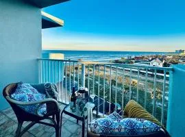 NEW Beachfront Studio - Private Balcony with Ocean View - Pool - Hot Tub - Tiki Bar - Sauna