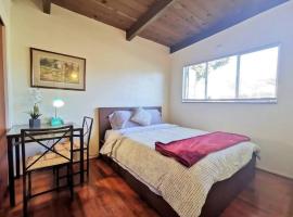 Cozy 2Br 1Bath Home w/ Parking near El Cerrito and University of Berkeley，位于里士满的公寓