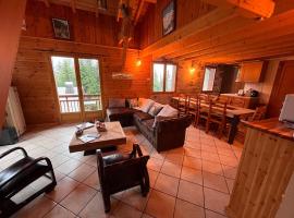 Duplex spacieux 14 pers, WiFi, parking, skis, Valfréjus - FR-1-265-342，位于莫达讷的酒店