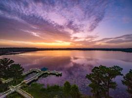 Balcony King Suite - Lake & Pool view，位于奥兰多的酒店