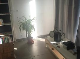 Appartement et studio indépendants，位于格拉迪尼昂的酒店