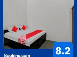SPOT ON 81130 HOTEL GREEN，位于密拉特的酒店
