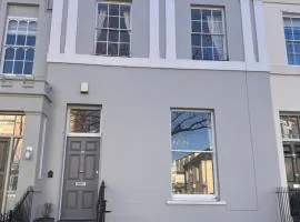 No2 Clarence grade II Regency townhouse short walk to racecourse and town centre