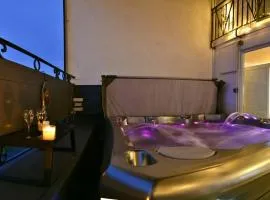 Le LOFT, MoonLOVE, Jacuzzi et sauna privatifs sur terrasse, 120m2