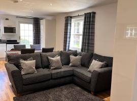 Apartment in Queens Court, Banchory，位于Inchmarlo的酒店