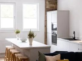 The Wagon Shed Stylish Conversion with Garden and Parking