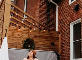 Lakeview Luxury Farmhouse Retreat - Hot Tub - Games Room，位于科堡的酒店