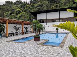 Las Terrazas de Dana Boutique Lodge & Spa，位于明多的酒店