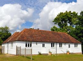 Coach House Barn，位于克兰利的酒店