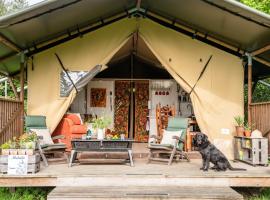 Black Pig Retreats Luxury Glamping，位于沙夫茨伯里的豪华帐篷