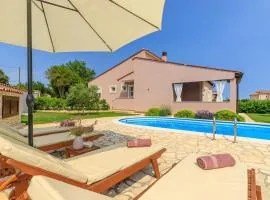 Villa Agri with large Garden and Pool near Pula