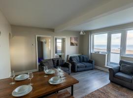 SEA VIEW - First Floor 3 bed apartment looking over Bridlington North Beach，位于布里德灵顿的公寓