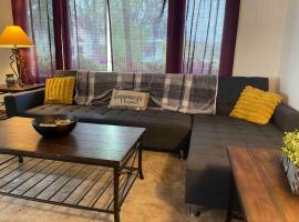 Retro 5 bed house in the heart of entertainment，位于Blue Island的酒店