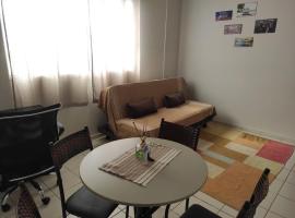 Apartamento inteiro no Alto Umuarama, próximo ao Aeroporto, Medicina e Granja Marileusa.，位于乌贝兰迪亚的公寓