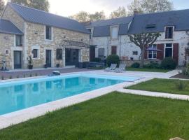 Maison familiale avec piscine，位于圣阿芒蒙特龙的酒店