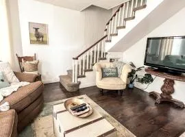 The Jailer's Cottage * Entire Home * Sleeps 12