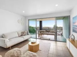 Point Cartwright Penthouse - Ocean River Views