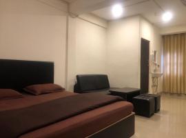 THE Pi HOTEL IMPHAL MANIPUR，位于因帕尔的酒店