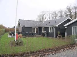 Cosy And Modern Cottage In Pt Strandby