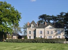 Le Pasty - Grande maison avec piscine，位于Saint-Aubin-de-Luigné的乡村别墅